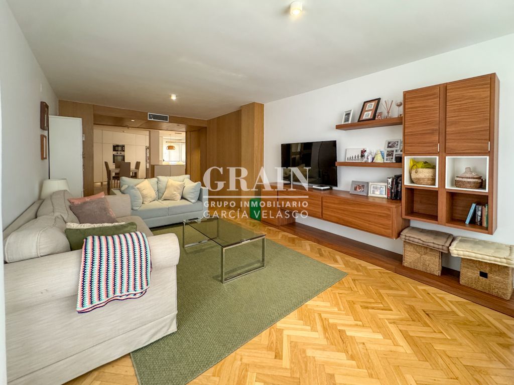 Wohnzimmer von Wohnung zum Verkauf in  Albacete Capital mit Klimaanlage, Heizung und Parkett