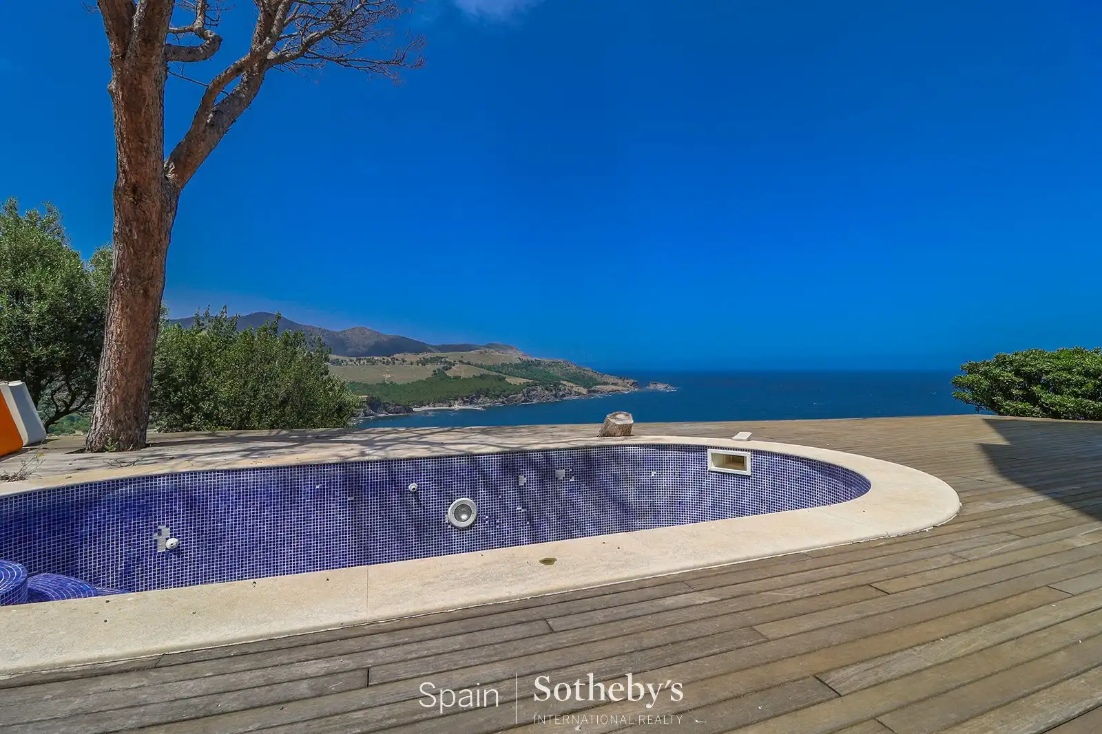 Swimming pool of Houses for sale in Llançà  with Air Conditioner, Heating and Private garden