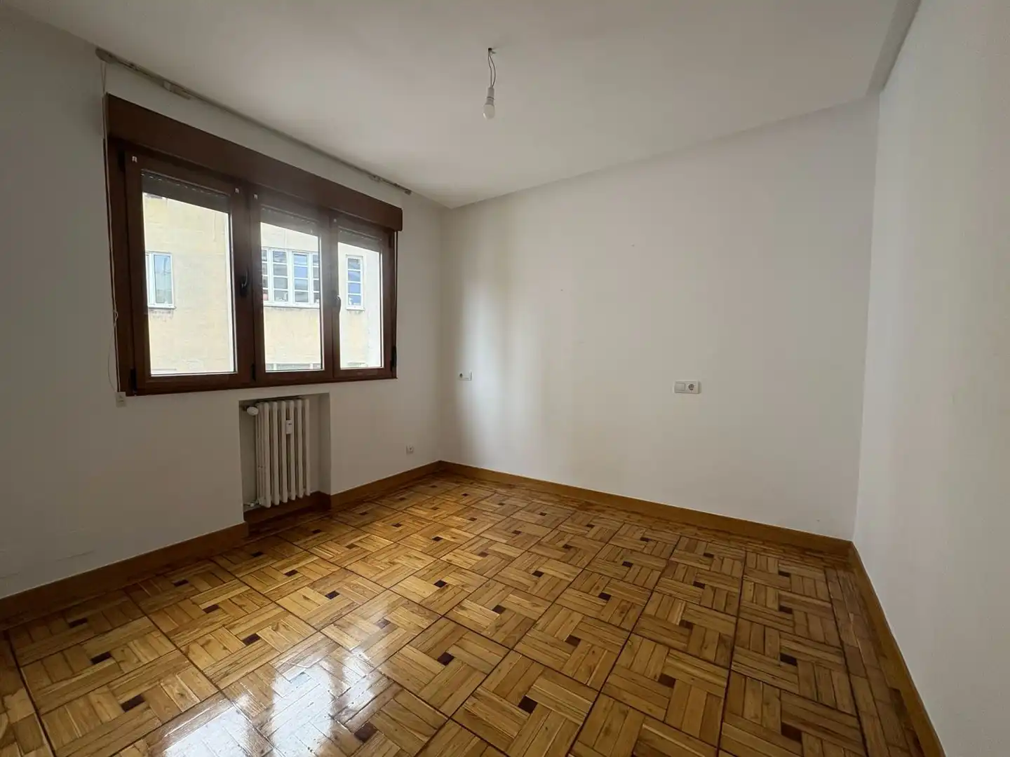 Schlafzimmer von Wohnung zur Miete in Oviedo  mit Heizung