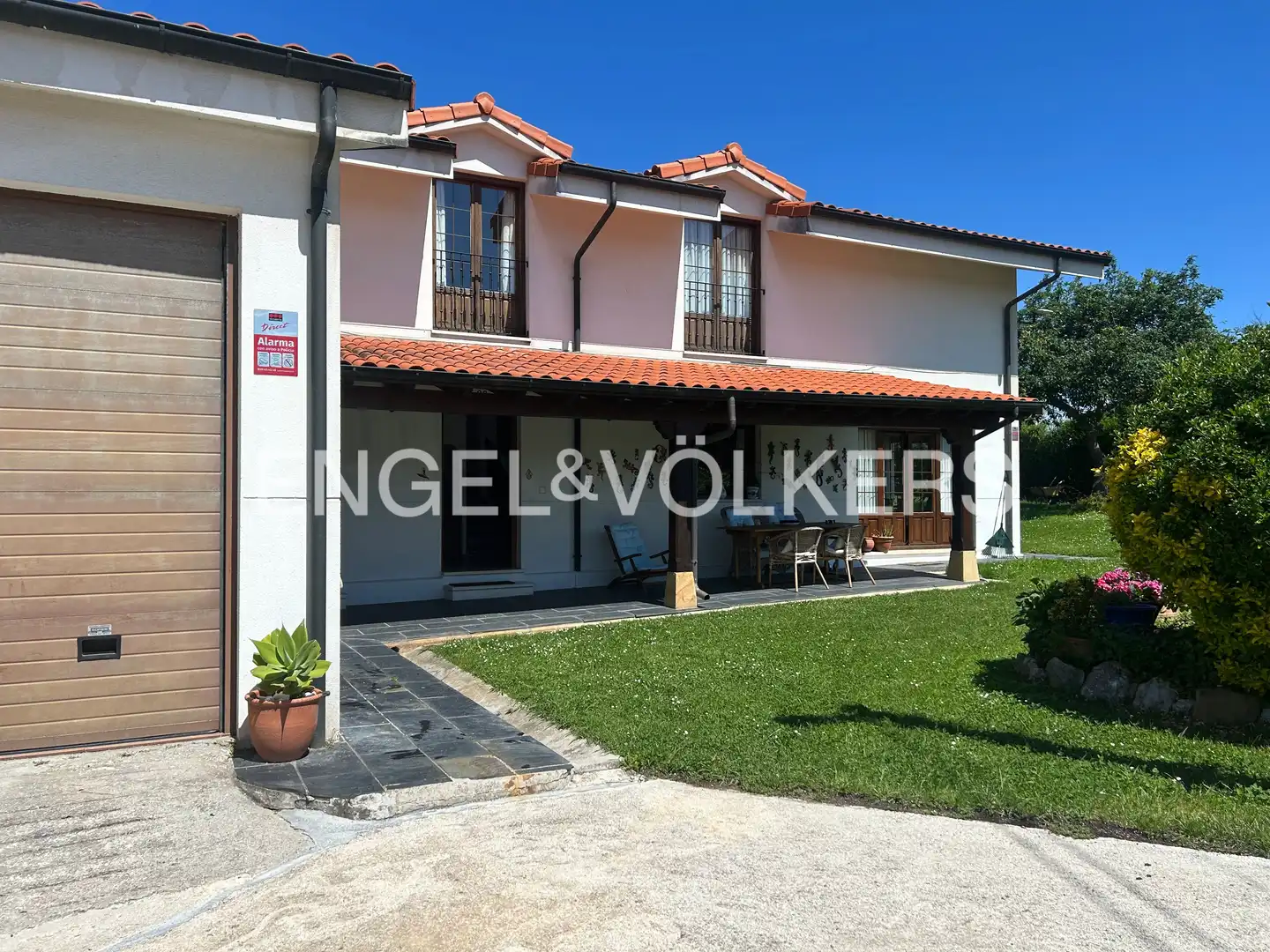 Vista exterior de Casa o chalet en venta en Miengo con Calefacción, Jardín privado y Parquet