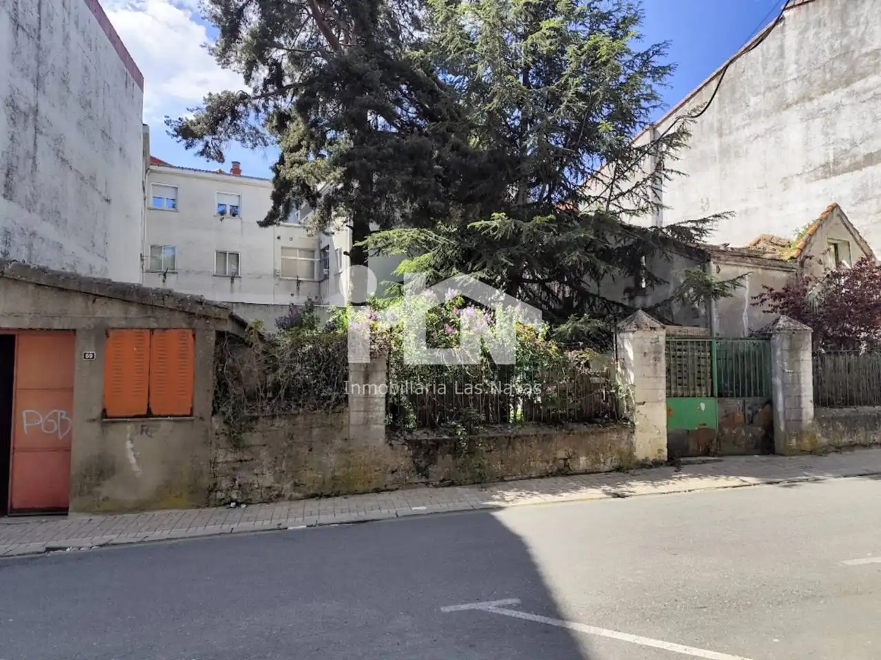 Vista exterior de Casa o xalet en venda en Las Navas del Marqués  amb Jardí privat
