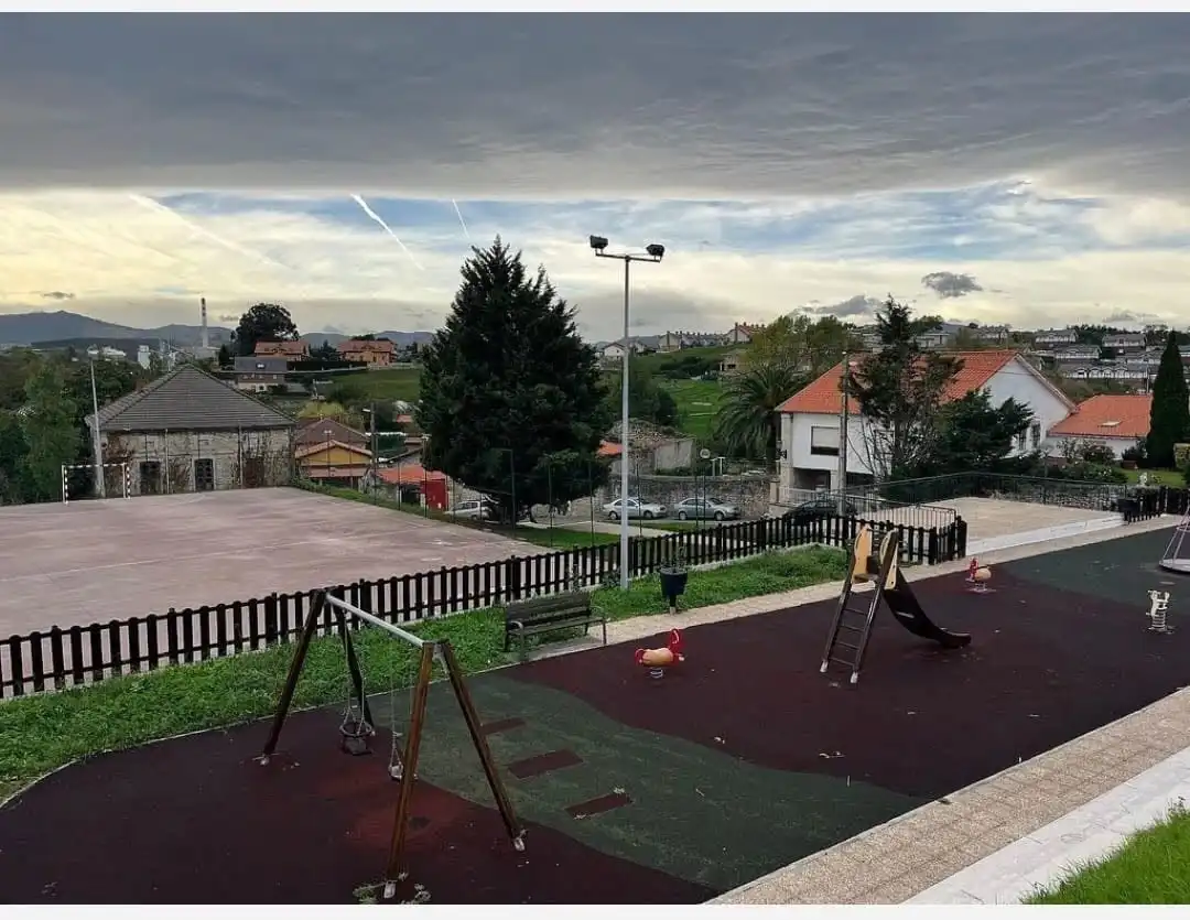Vista exterior de Planta baja en venta en Suances con Calefacción, Parquet y Trastero