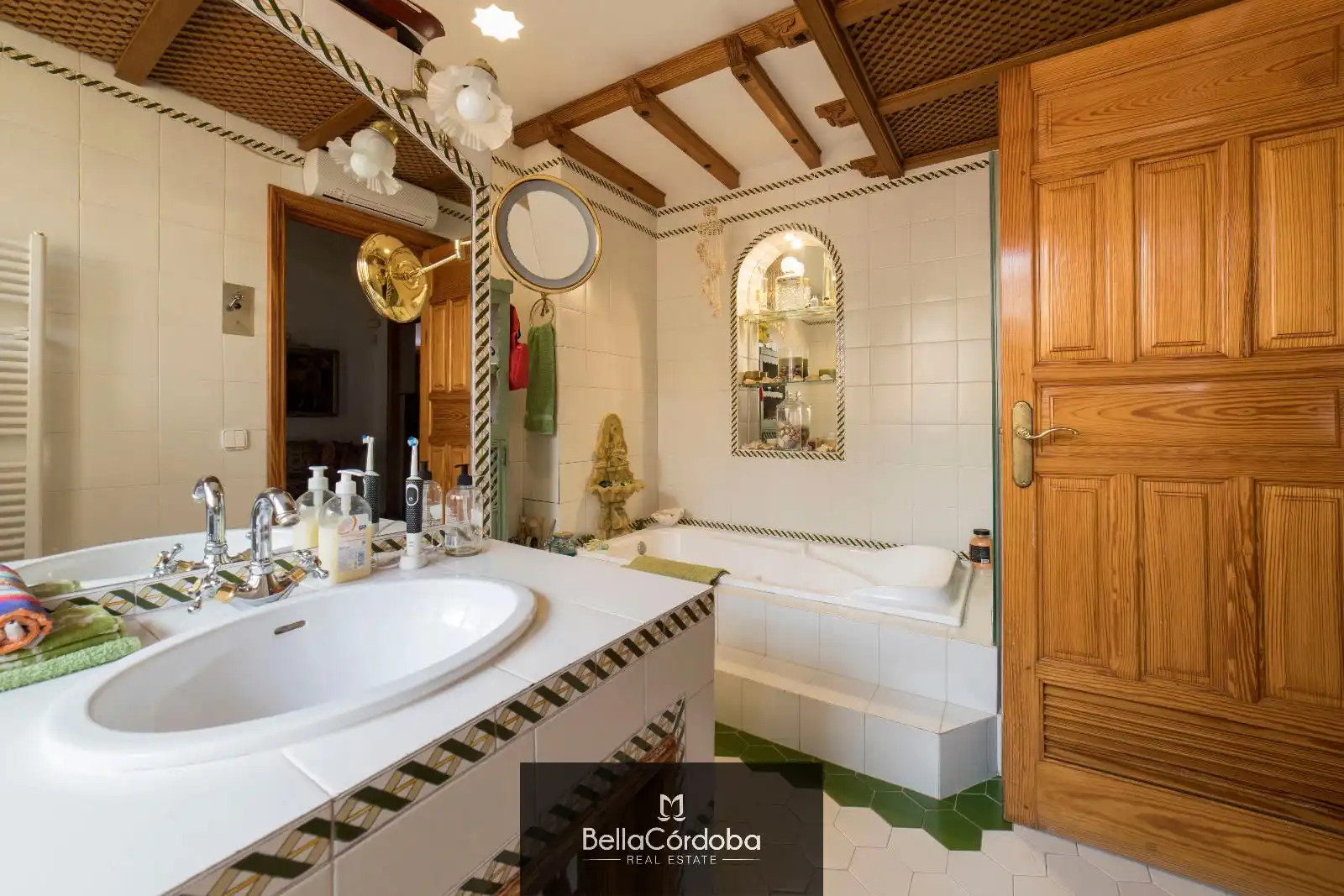 Bathroom of Houses for sale in Córdoba  with Air Conditioner, Heating and Terrace