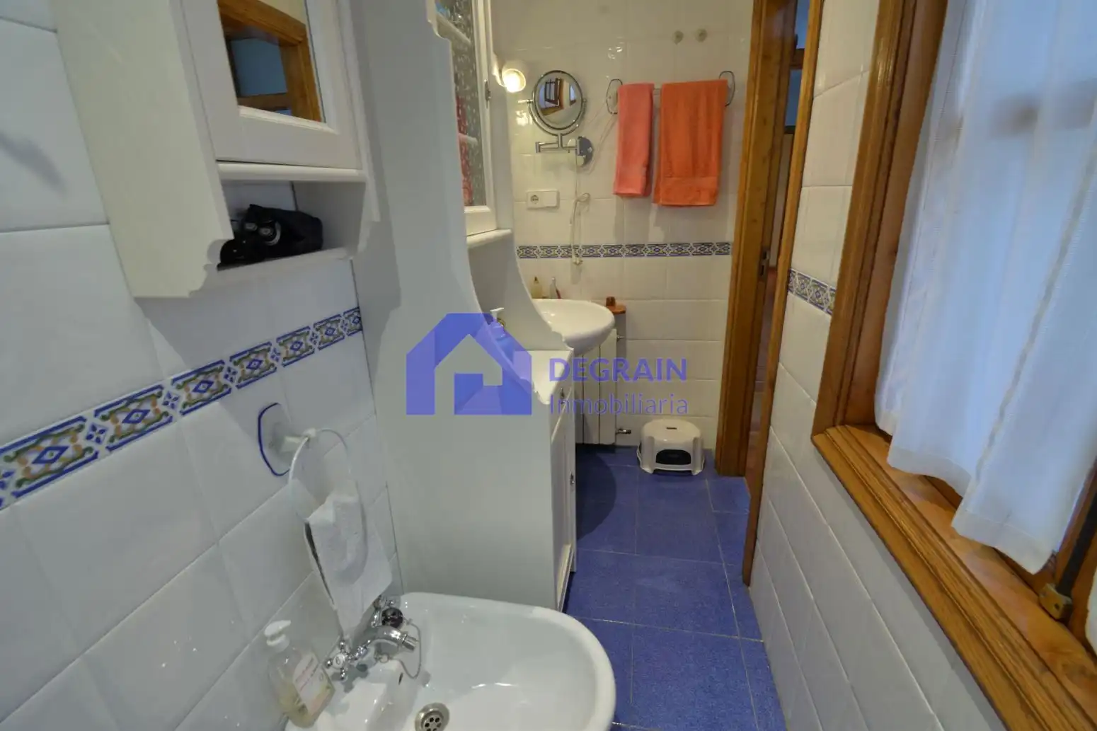 Baño de Piso en venta en Oviedo  con Parquet, Terraza y Trastero