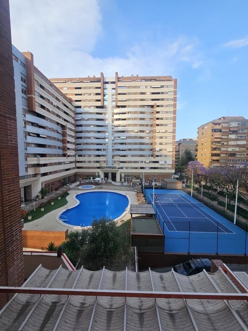 Swimming pool of Flat for sale in  Valencia Capital  with Air Conditioner, Heating and Balcony