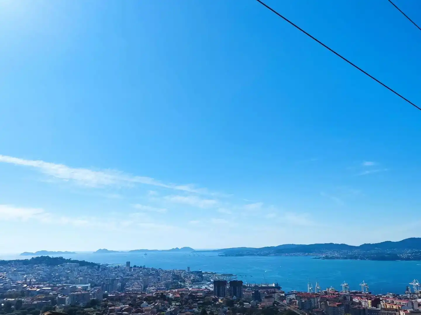 Vista exterior de Casa adosada en venda en Vigo  amb Balcó