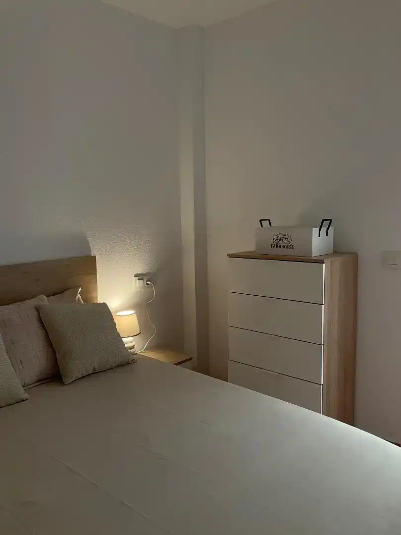 Dormitori de Apartament de lloguer en Vera amb Aire condicionat, Jardí privat i Piscina