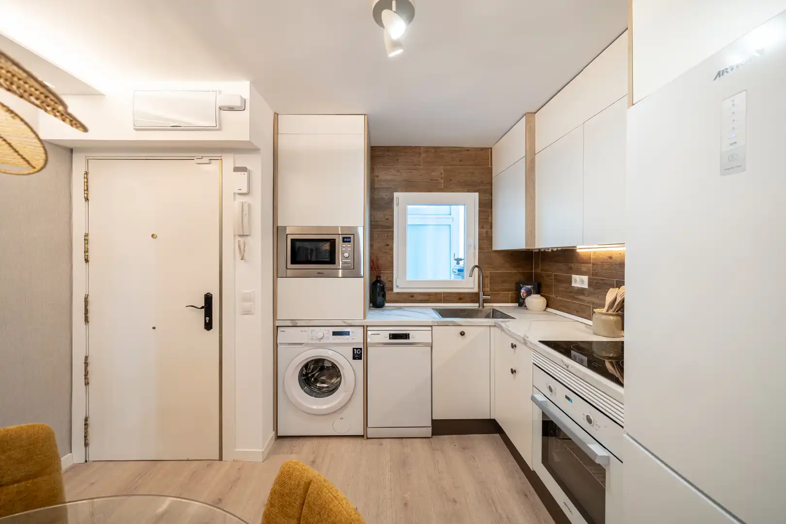 Flat with terrace for sale in Calle de Puentedeume, imagen 7