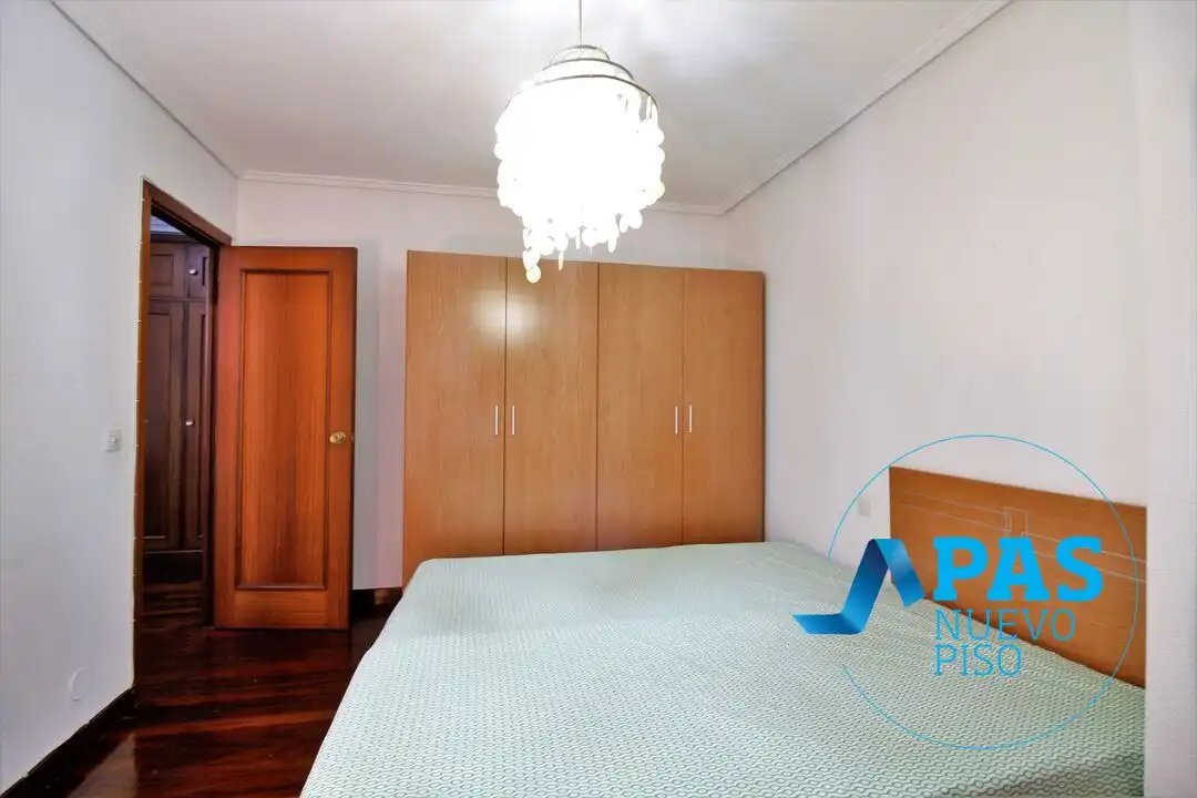 Schlafzimmer von Wohnung zum Verkauf in Santander mit Heizung