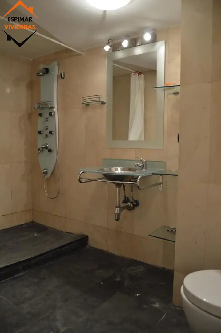 Badezimmer von Büro zum Verkauf in Zaragoza