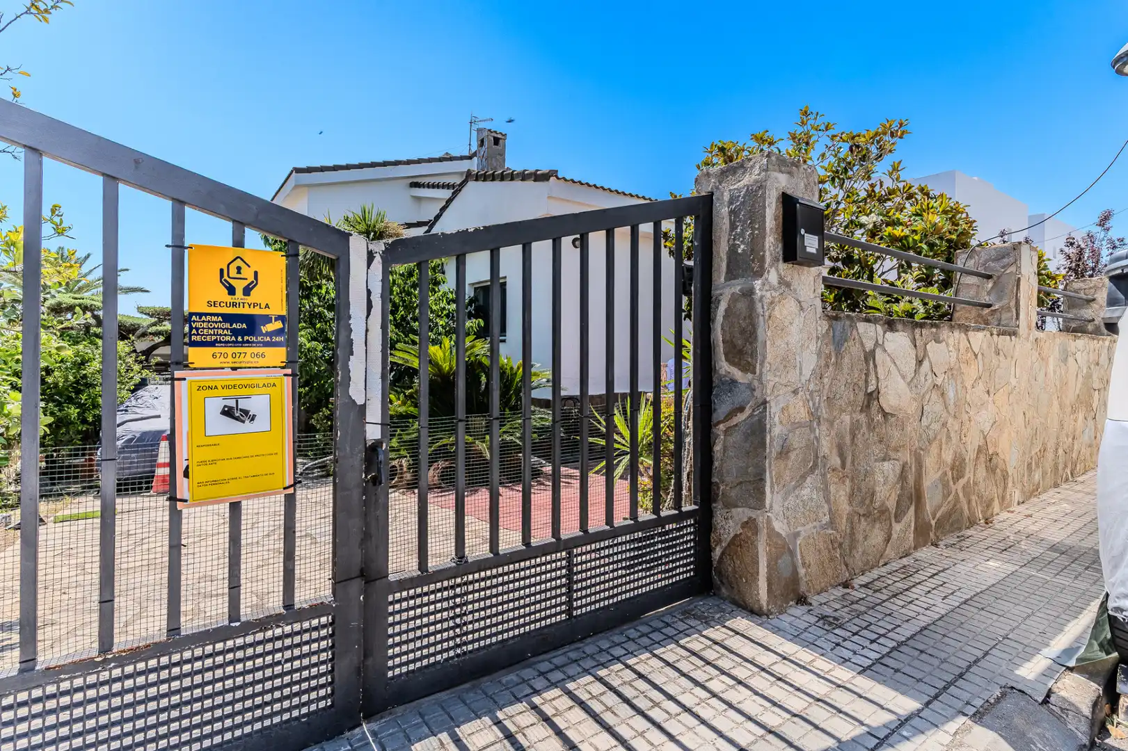 Vista exterior de Casa o xalet en venda en L'Ampolla amb Aire condicionat, Calefacció i Jardí privat