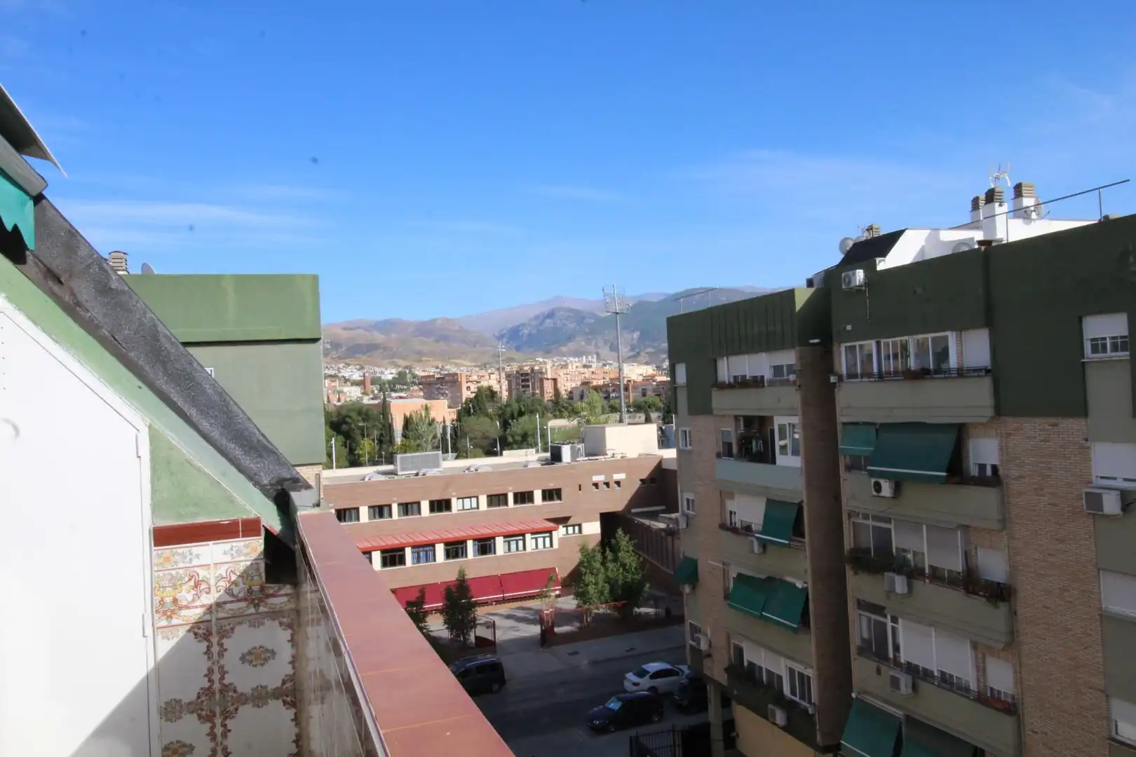 Vista exterior de Piso de alquiler en Granada con Aire acondicionado, Calefacción y Jardín privado