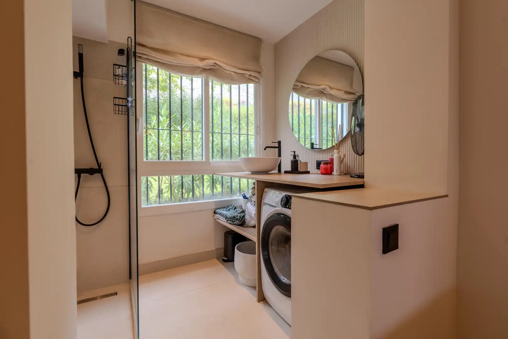 Baño de Apartamento de alquiler en Benahavís con Aire acondicionado, Terraza y Piscina