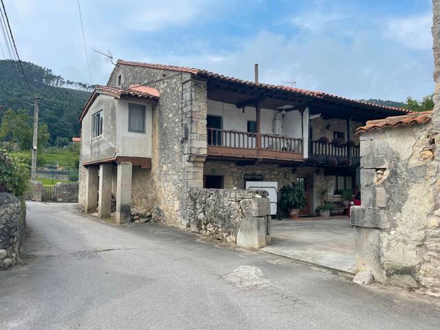 Casa-chalet en Venta en Barrio Pesués Estación en Val de San Vicente