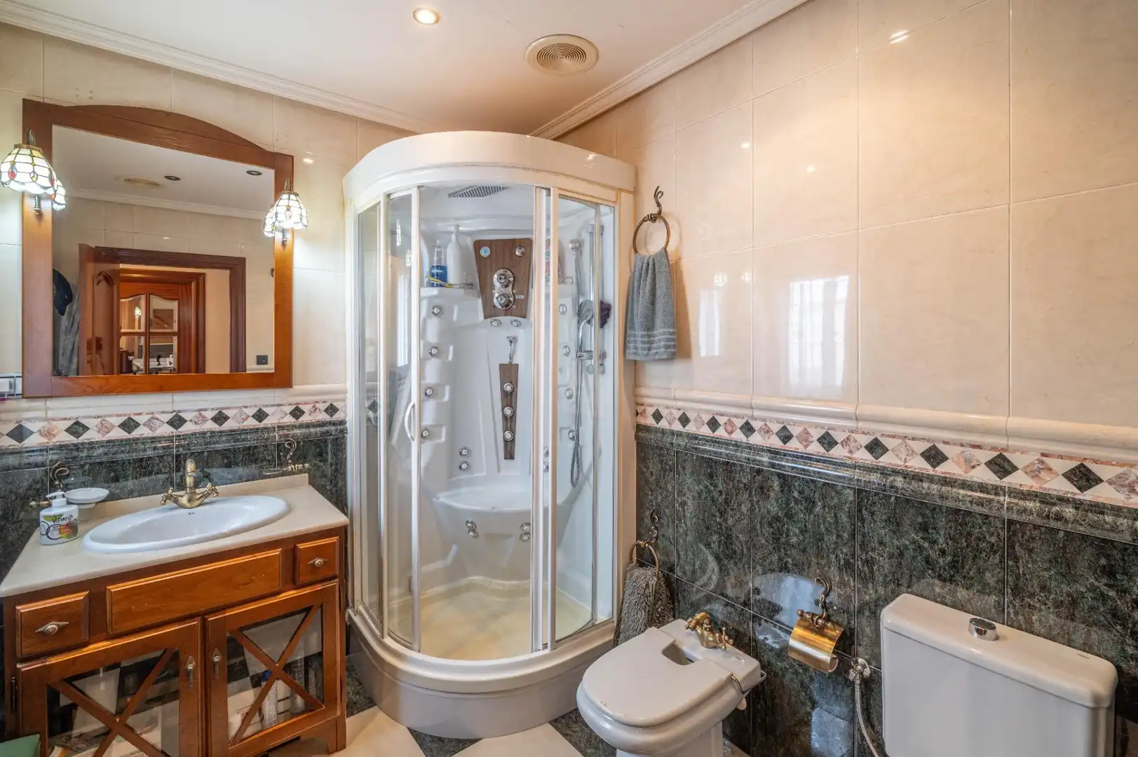 Bany de Casa o xalet en venda en Las Gabias amb Aire condicionat, Terrassa i Moblat
