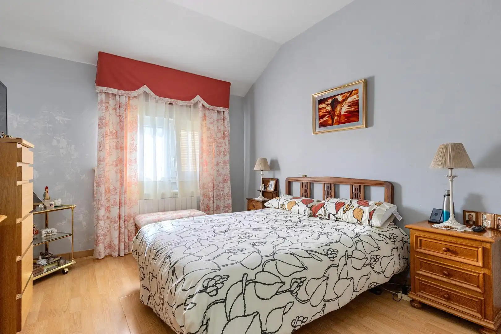 Schlafzimmer von Einfamilien-Reihenhaus zum Verkauf in San Lorenzo de El Escorial mit Heizung, Privatgarten und Abstellraum