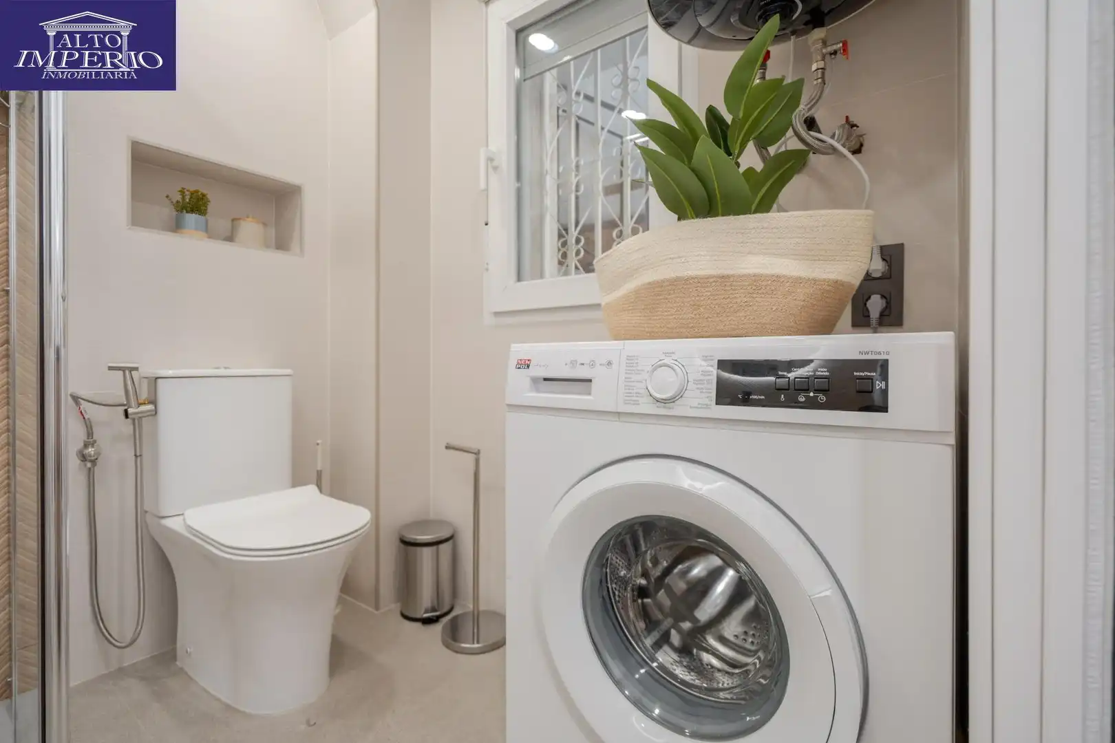 Badezimmer von Wohnung zum Verkauf in Granada mit Klimaanlage, Parkett und Möbliert
