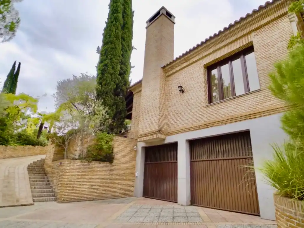 Vista exterior de Casa o chalet en venta en Las Rozas de Madrid con Aire acondicionado, Calefacción y Jardín privado