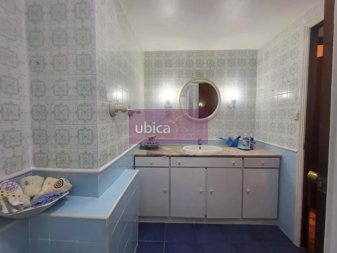 Bathroom of Flat for sale in Vigo   with Heating, Parquet flooring and Terrace