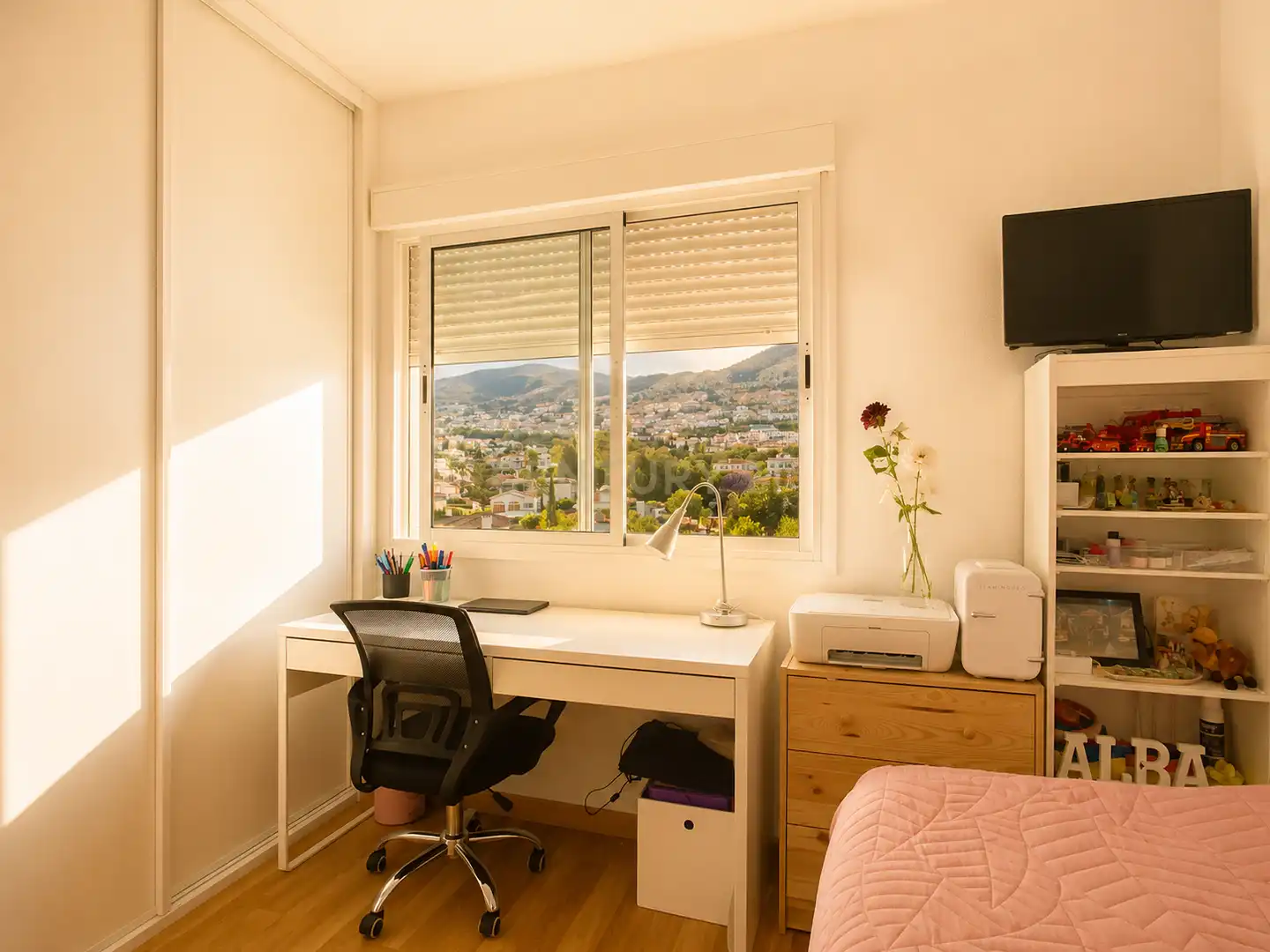 Habitación de Apartamento en venta en Benalmádena con Aire acondicionado, Trastero y Piscina comunitaria