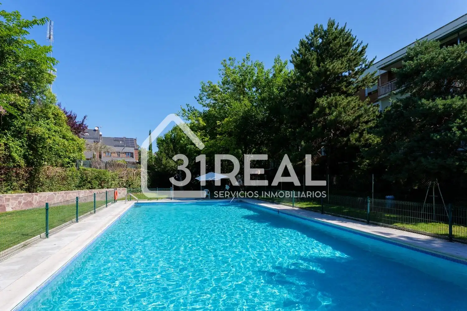 Piscina de Piso en venta en Madrid con Calefacción, Jardín privado y Parquet