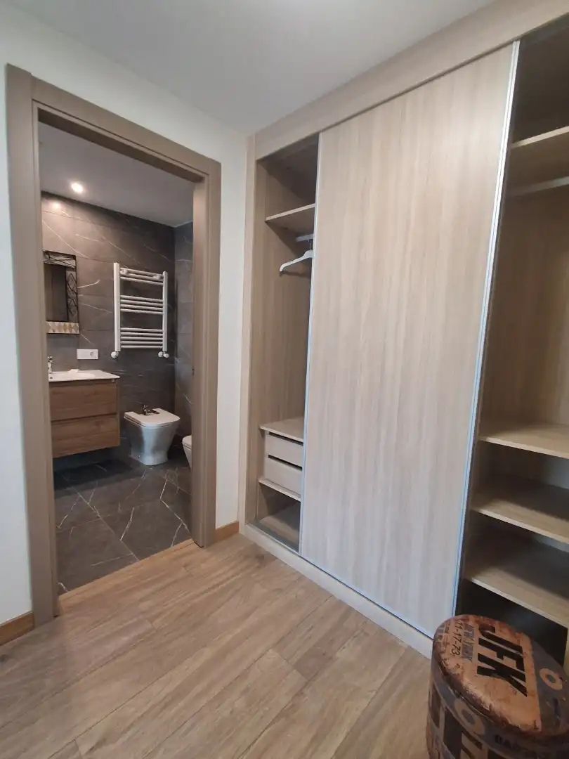 Baño de Piso en venta en Oviedo  con Calefacción y Trastero