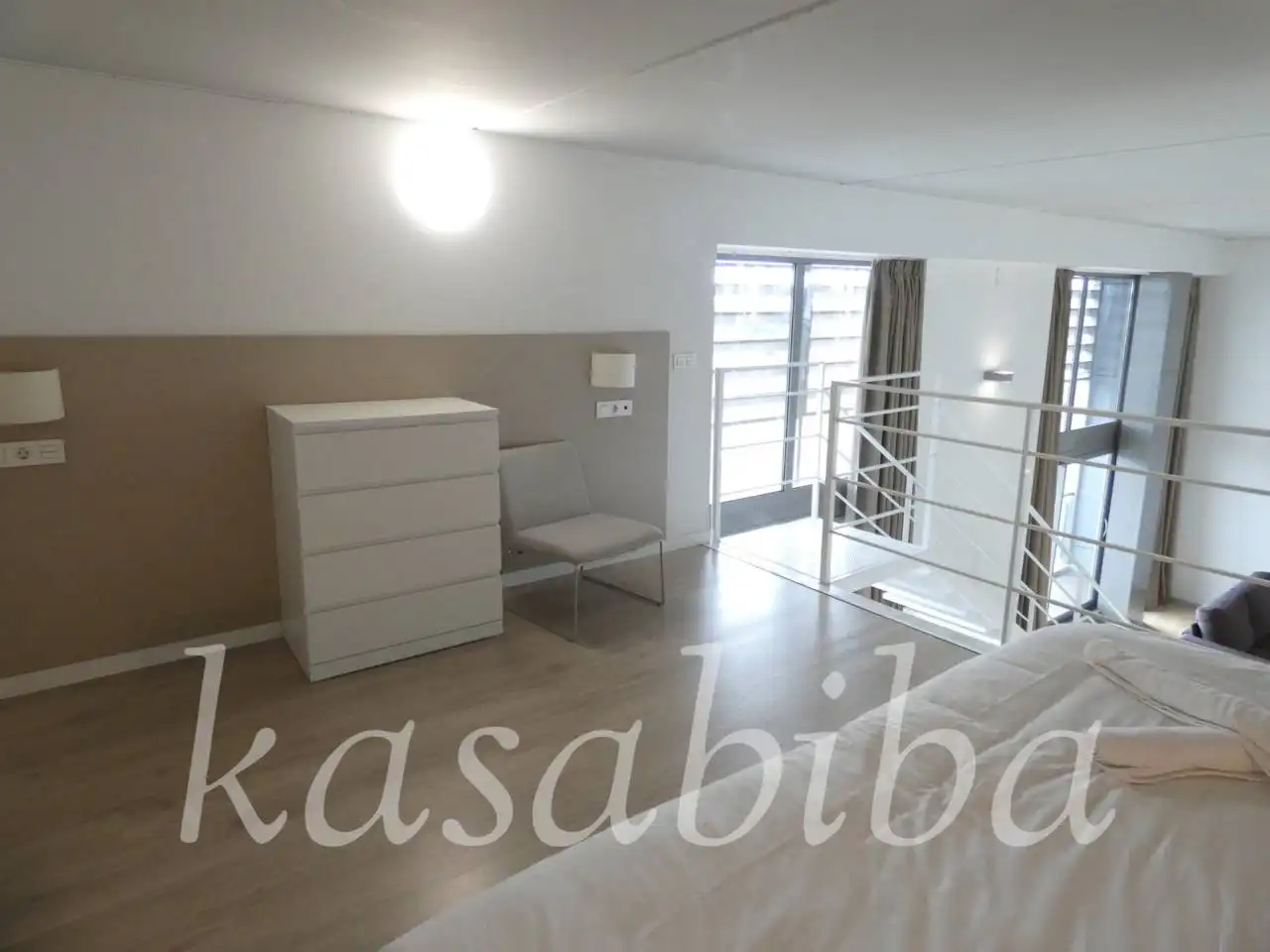 Schlafzimmer von Loft zur Miete in Valencia mit Klimaanlage, Heizung und Parkett