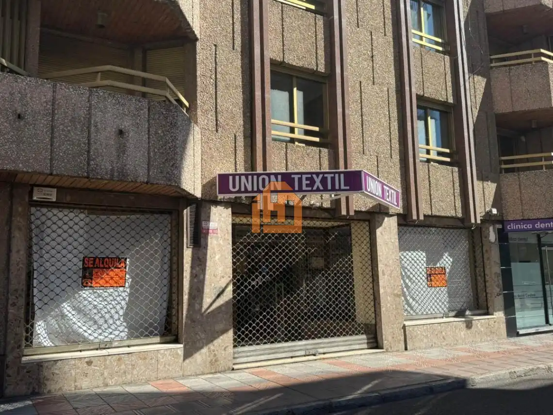 Local comercial de lloguer a Calle Roa de la Vega