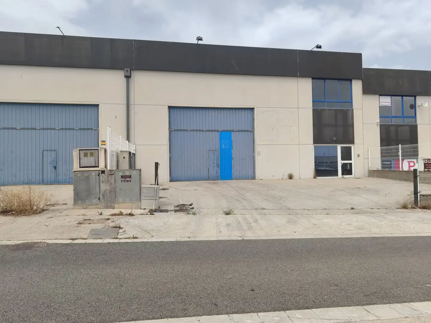 Vista exterior de Nau industrial de lloguer en Tortosa