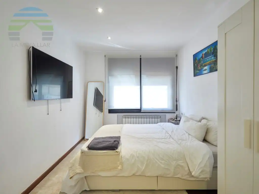 Schlafzimmer von Wohnung zum Verkauf in Barcelona mit Klimaanlage und Heizung