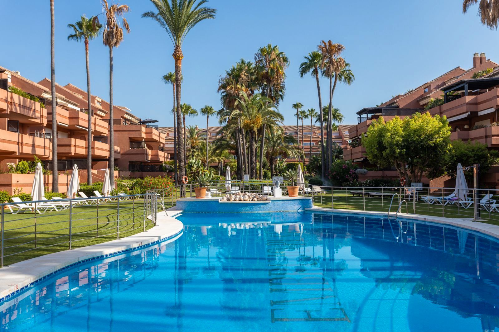 Garden of Flat for sale in Marbella  with Air Conditioner, Terrace and Storage room