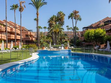 Pis amb piscina en venda a Calle Isabel Clara Eugenia 357