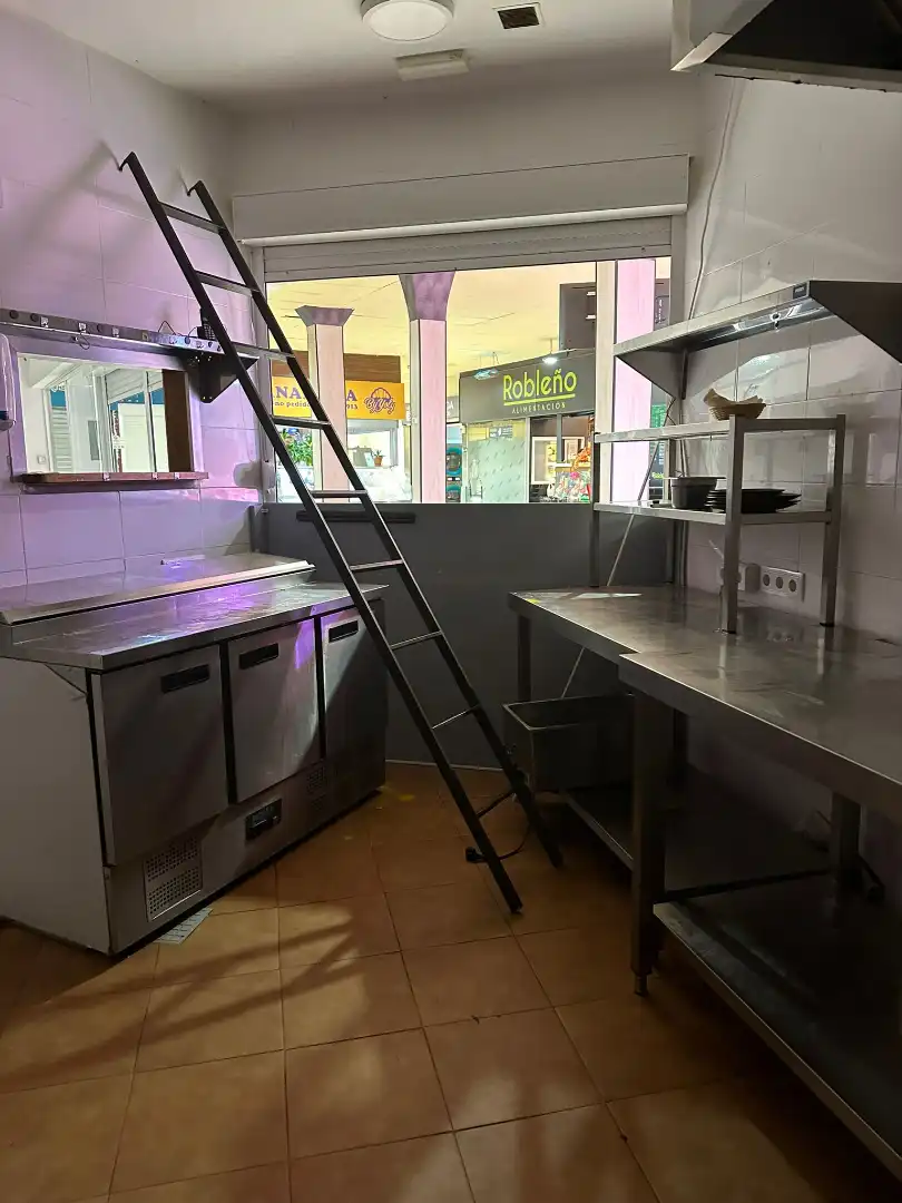 Cocina de Local en venta en Madrid con Aire acondicionado, Calefacción y Amueblado