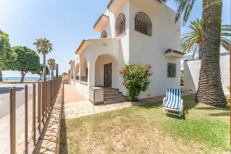 Exterior view of House or chalet for sale in Cambrils  with Air Conditioner, Heating and Private garden