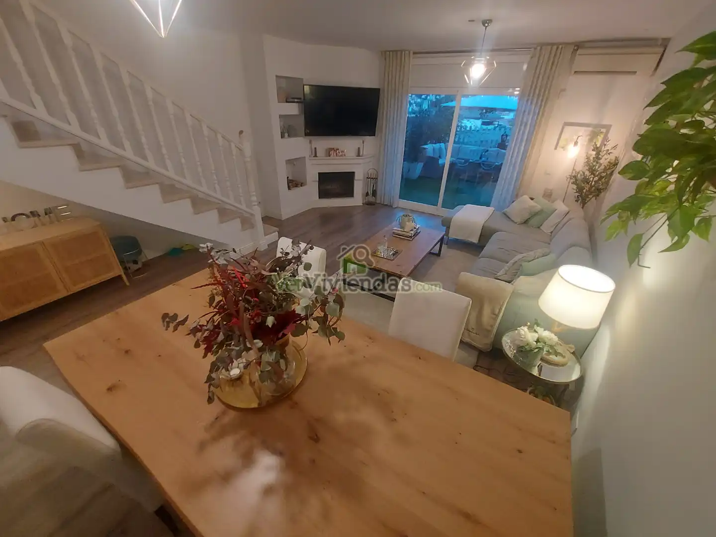 Sala de estar de Casa adosada en venta en Vallirana con Aire acondicionado, Calefacción y Jardín privado