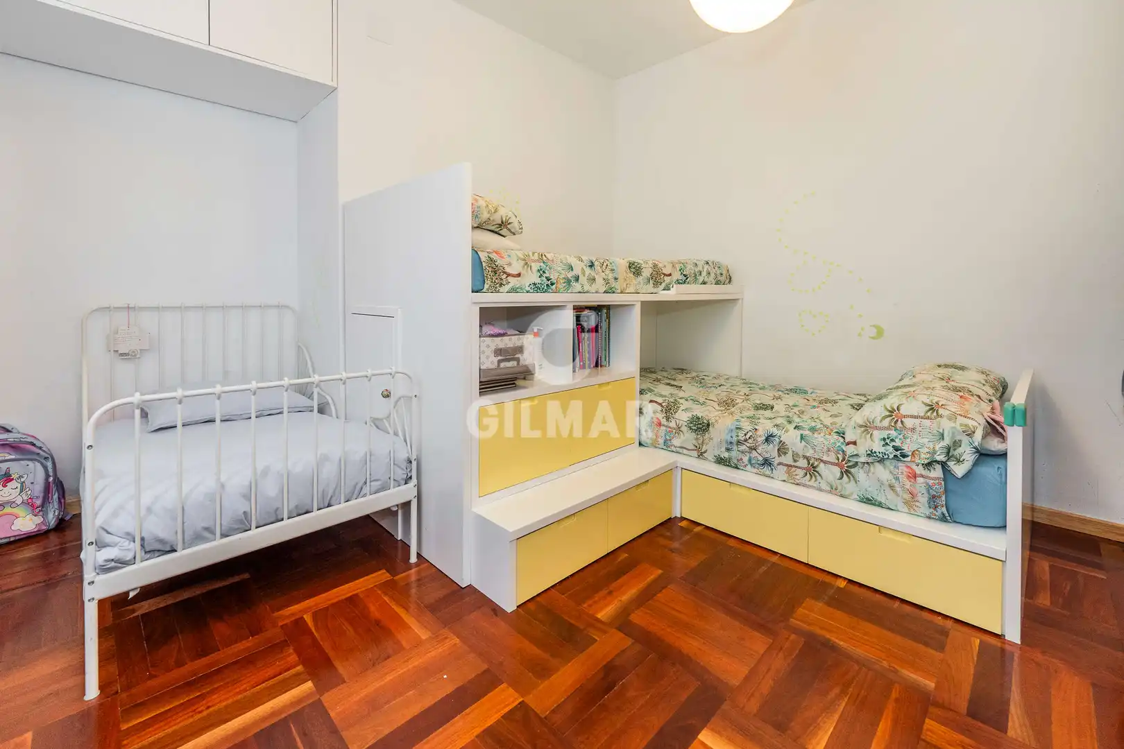 Habitación de Ático en venta en Madrid con Calefacción, Piscina y Balcón