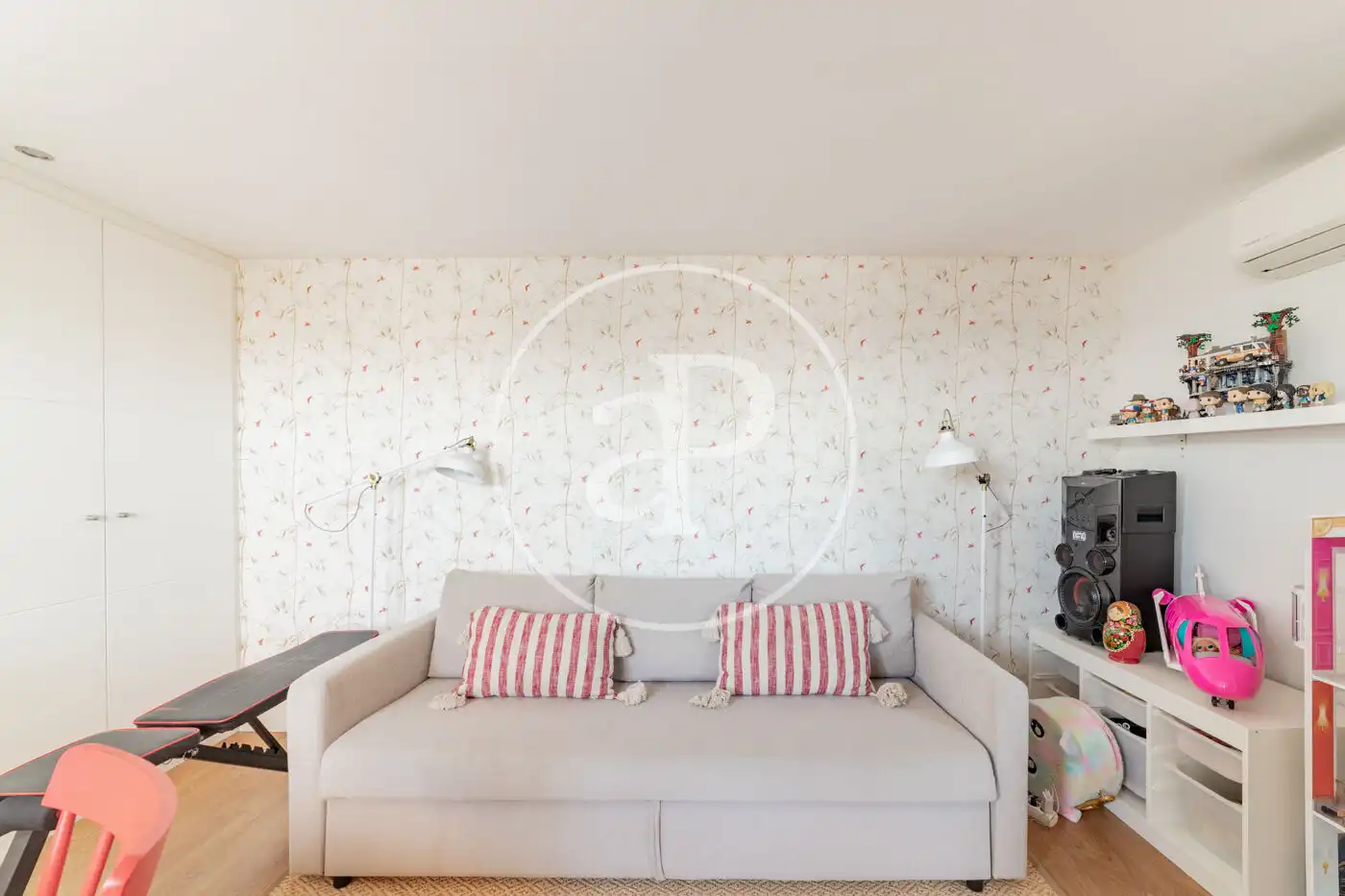 Sala de estar de Ático en venta en Madrid con Aire acondicionado, Calefacción y Jardín privado