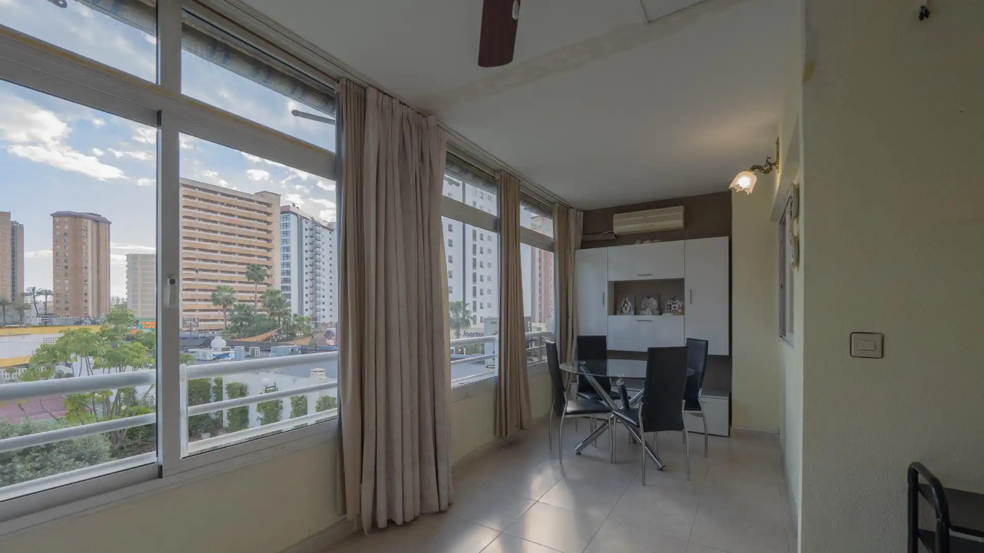 Bedroom of Flat for sale in Benidorm  with Air Conditioner, Private garden and Community pool