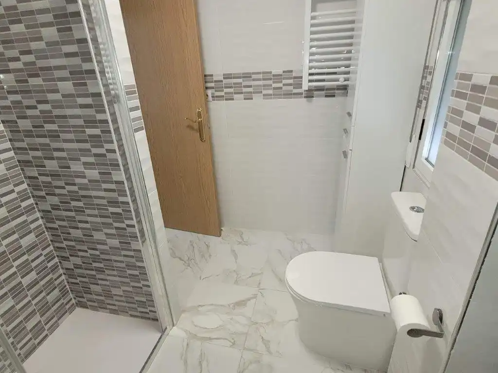 Bathroom of Flat for rent in Medina del Campo  with Heating, Furnished and Oven