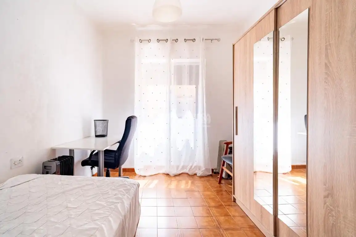 Habitación de Piso en venta en Granada con Aire acondicionado y Balcón