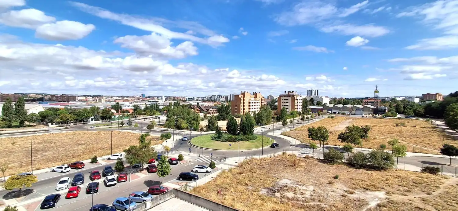 Vista exterior de Dúplex en venda en Valladolid amb Calefacció, Parquet i Terrassa
