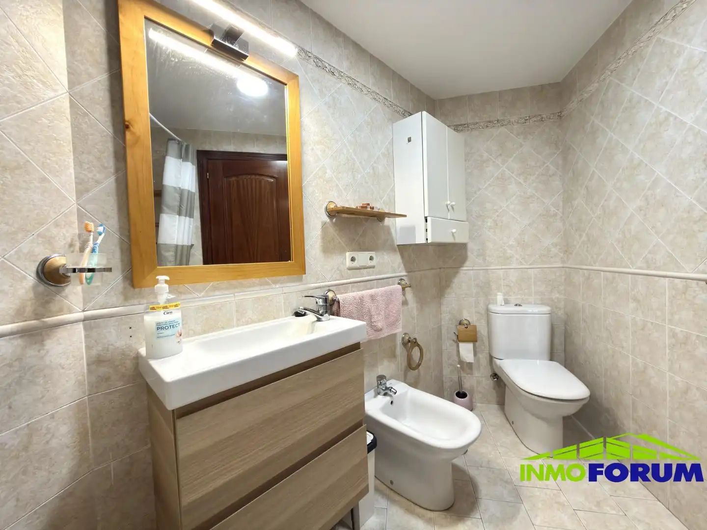 Bathroom of Flat for sale in A Coruña Capital   with Heating and Storage room
