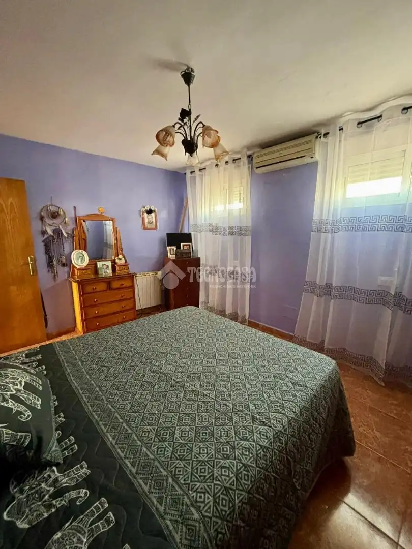 Dormitori de Casa adosada en venda en Andújar amb Aire condicionat i Moblat