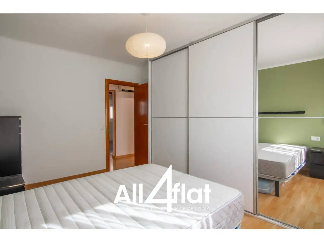 Bedroom of Flat for rent in Esplugues de Llobregat  with Air Conditioner, Heating and Parquet flooring