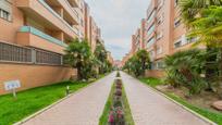 Vista exterior de Àtic en venda en Alcobendas amb Aire condicionat, Calefacció i Jardí privat