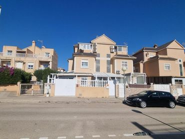 Bungalow amb jardí en venda a Orihuela Costa