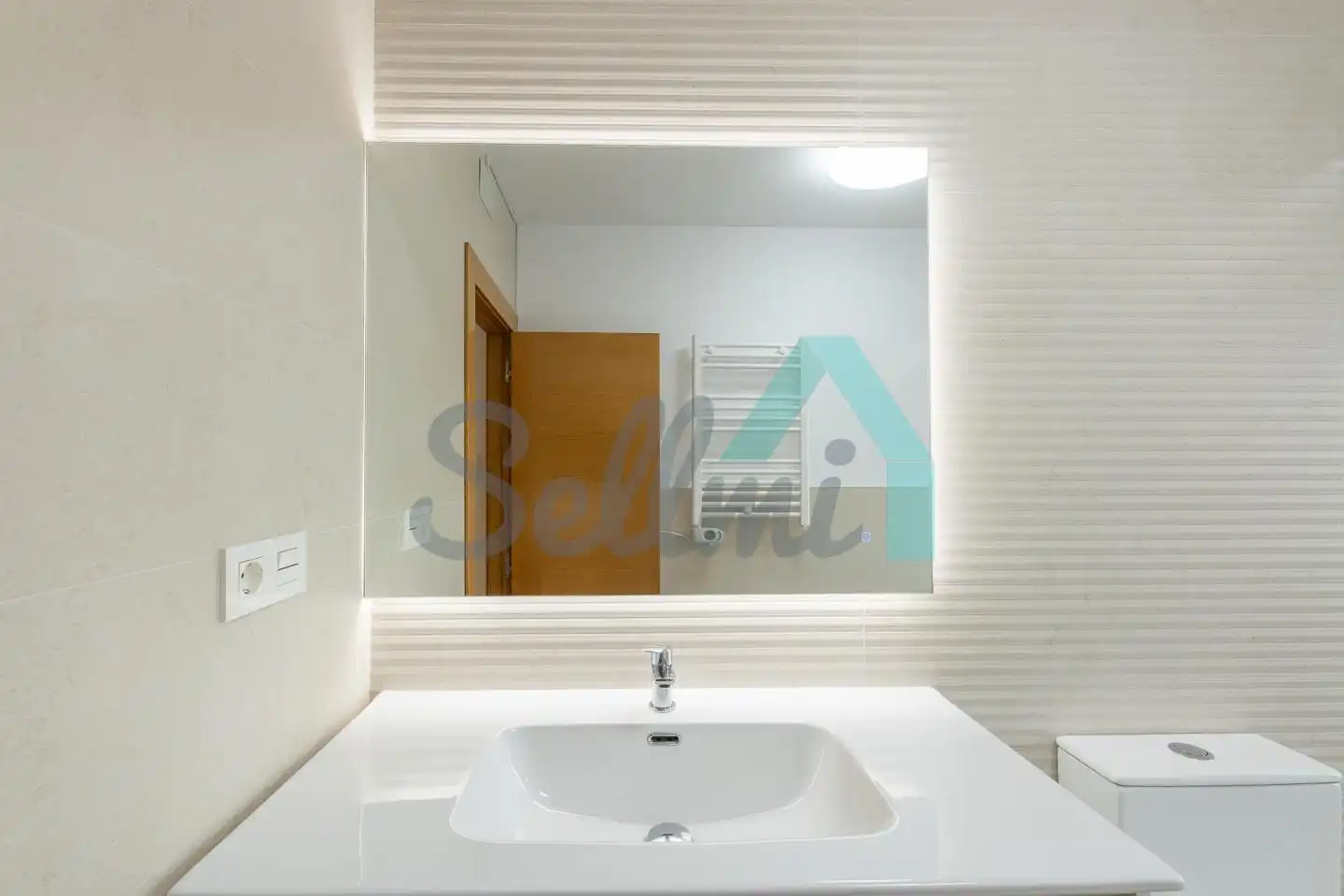Bathroom of Flat for rent in Oviedo   with Heating and Storage room