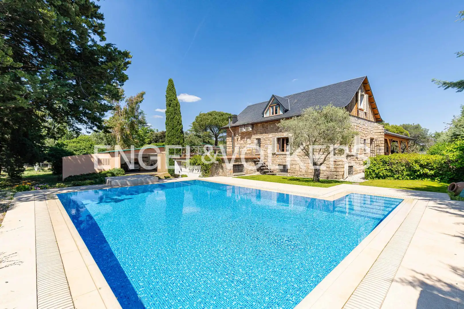 Piscina de Casa o chalet en venta en Galapagar con Aire acondicionado, Calefacción y Jardín privado