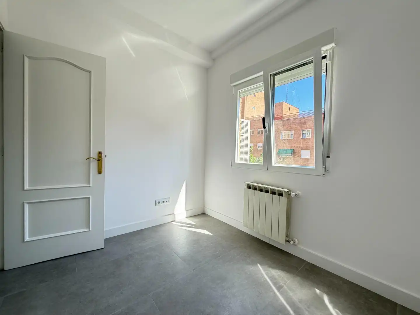 Bedroom of Flat for rent in Madrid  with Air Conditioner, Heating and Parquet flooring