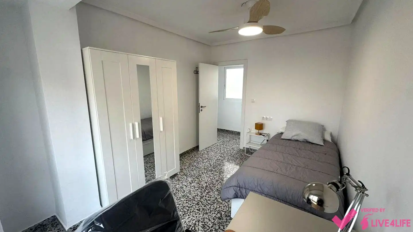 Habitación de Piso para compartir en Valencia con Calefacción y Amueblado